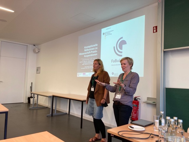 Karin Demuth und Felicitas Macgilchrist